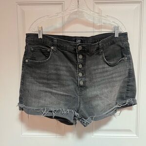 Gap 4” high rise‎ short black distressed size 16/33